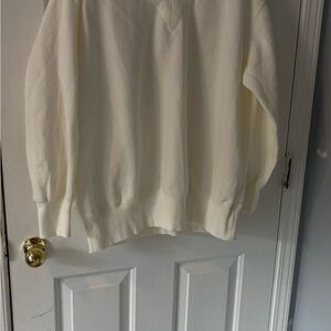 Woman Brand New Nike Cream Sweater, oversize Fit, Size M.
With Tag on.